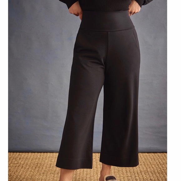 Cabi Chance Crops - Picture 4 of 7